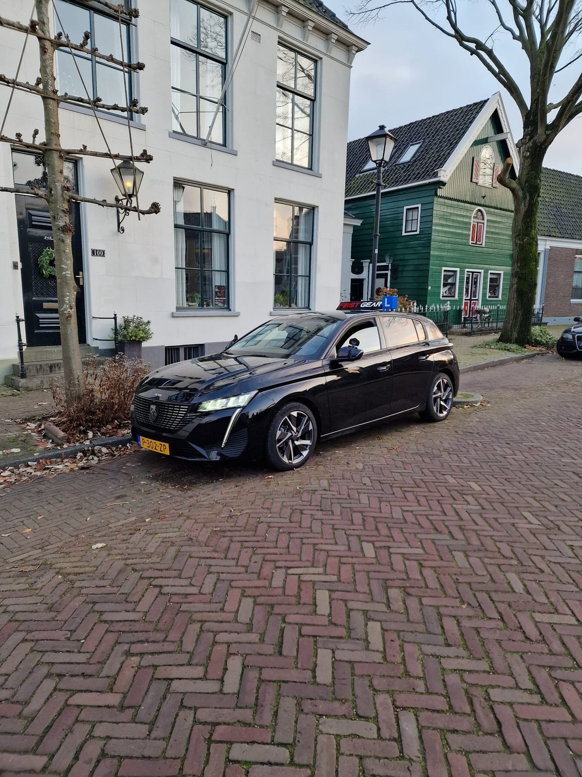 De First Gear lesauto in Zaandam.